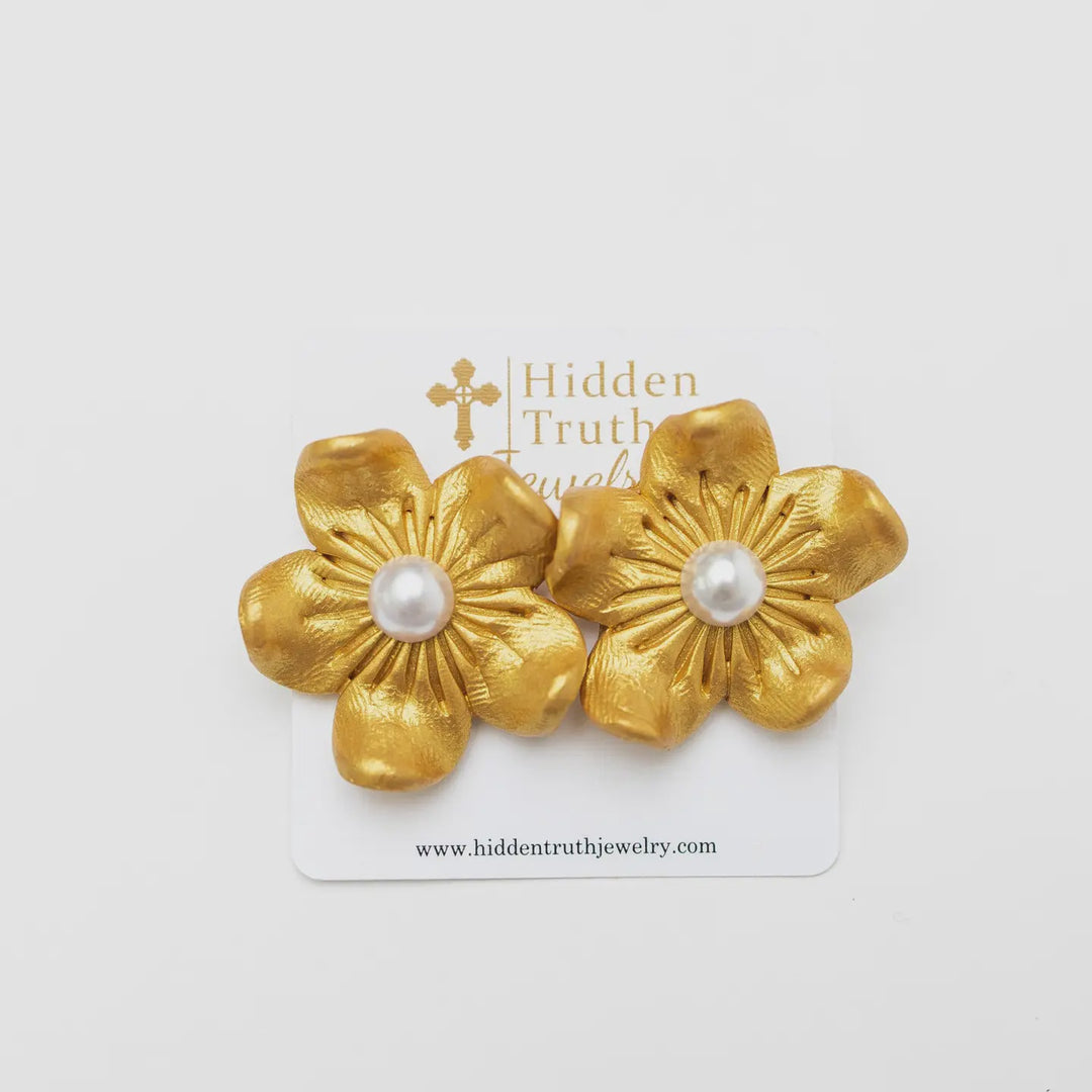 Hidden Truth Jewelry Gardenia Pearl Studs