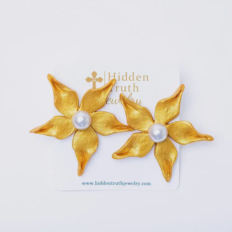 Hidden Truth Stargazer Lily & Pearl Studs