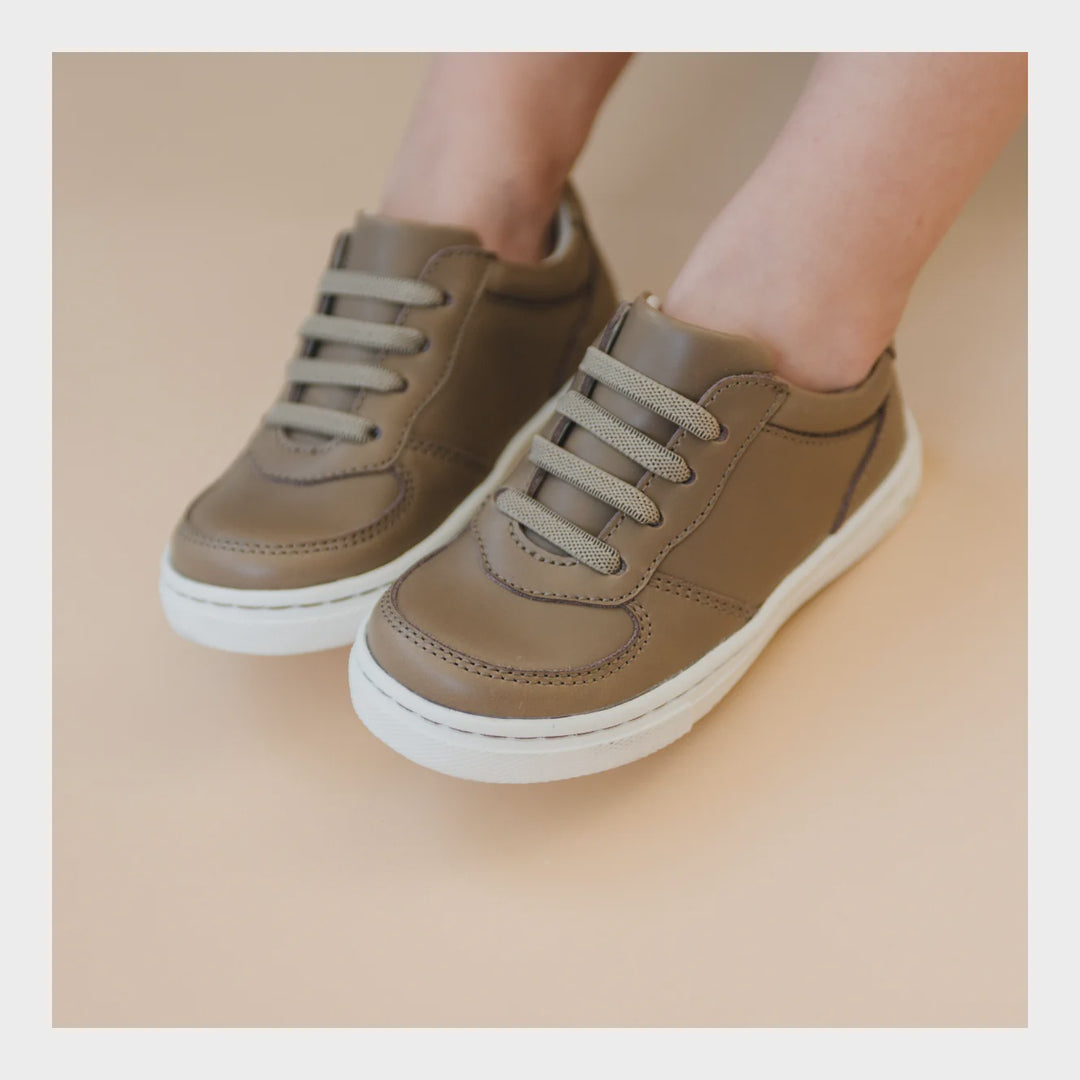 L'AMOUR Grayson Sneaker-Mocha