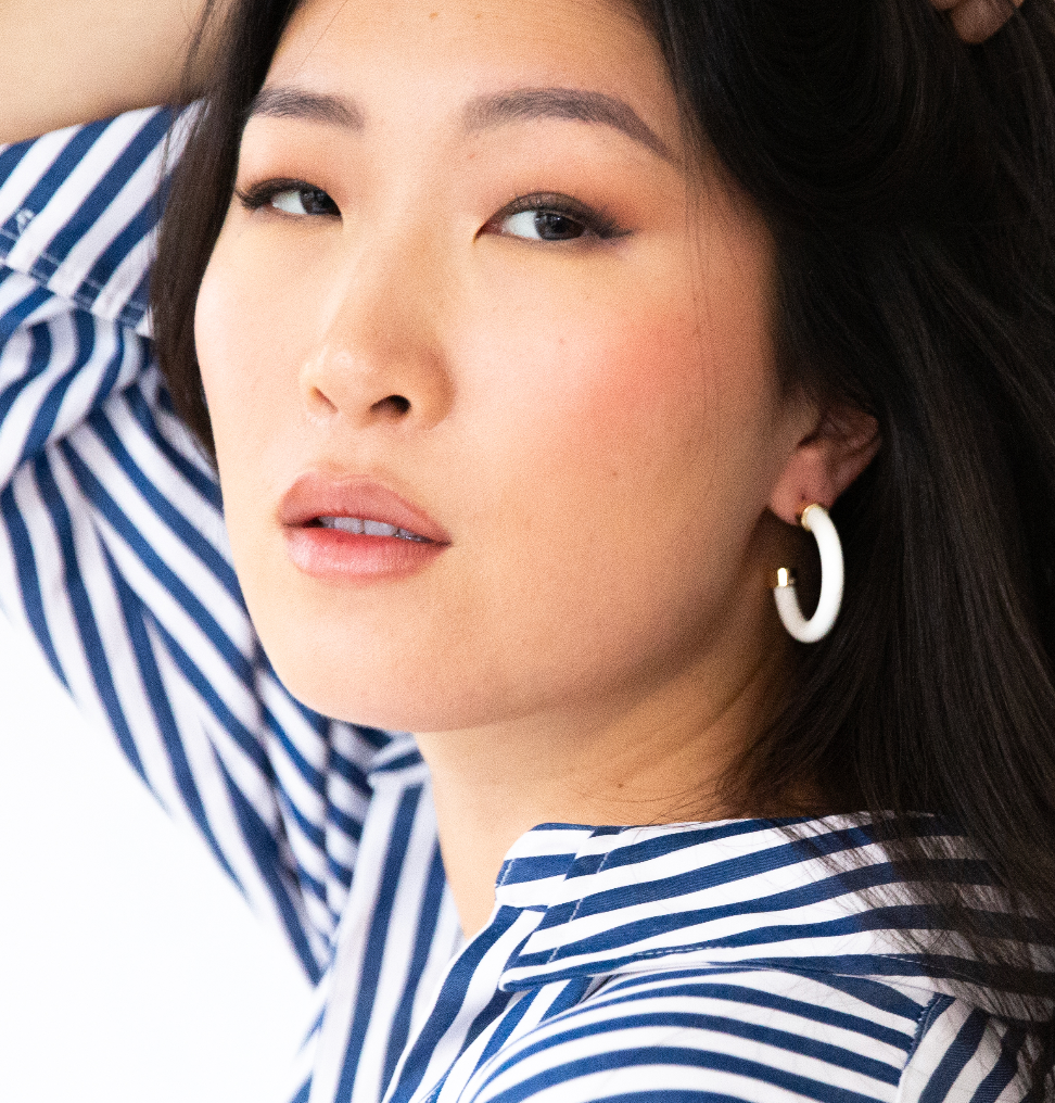 Hoo Hoops Lightweight Hypoallergenic Small Hoop Earrings - White