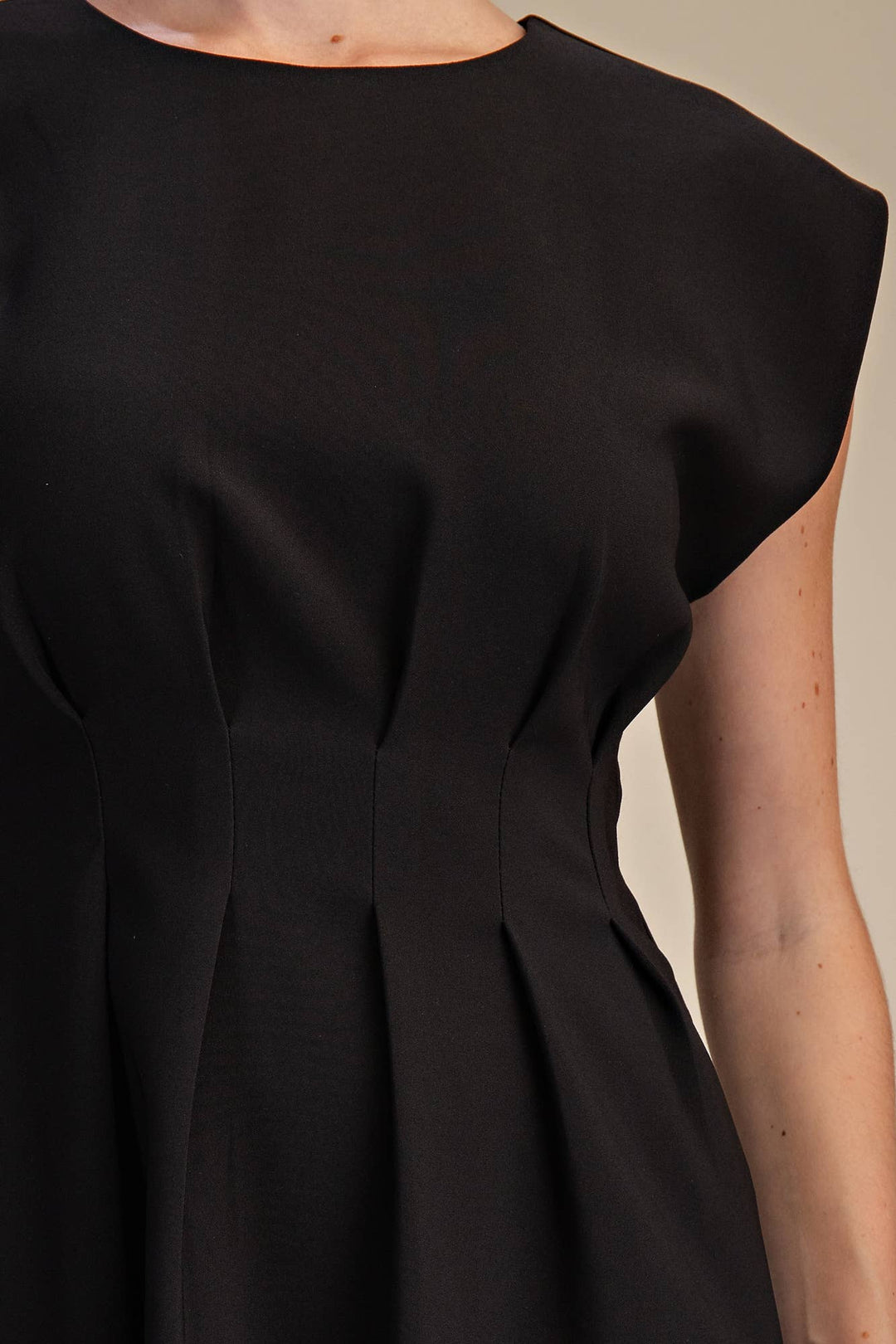 Glam Black Round Neck Pleated Midi Dress